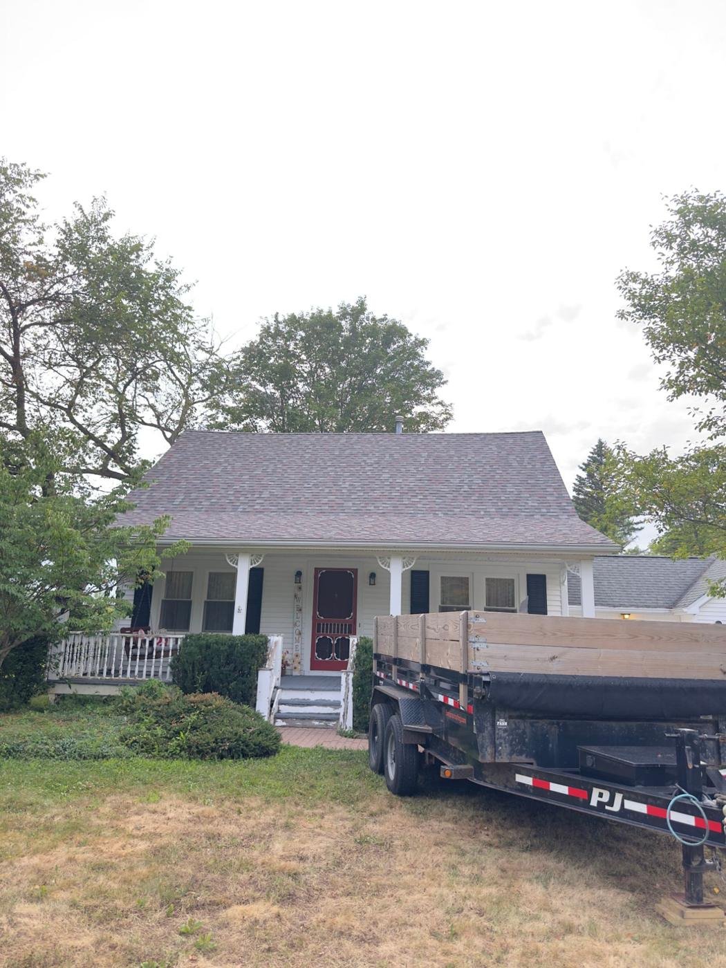 Finished architectural shingle roof on a family home